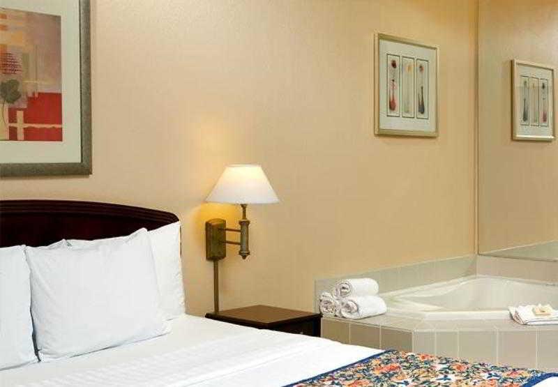 Courtyard By Marriott Atlanta Alpharetta Hotel Quarto foto